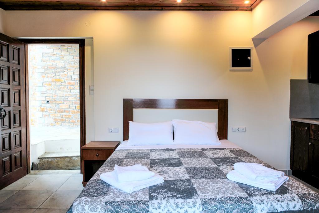 To Mpalkoni Hotel Chorefton Exterior photo